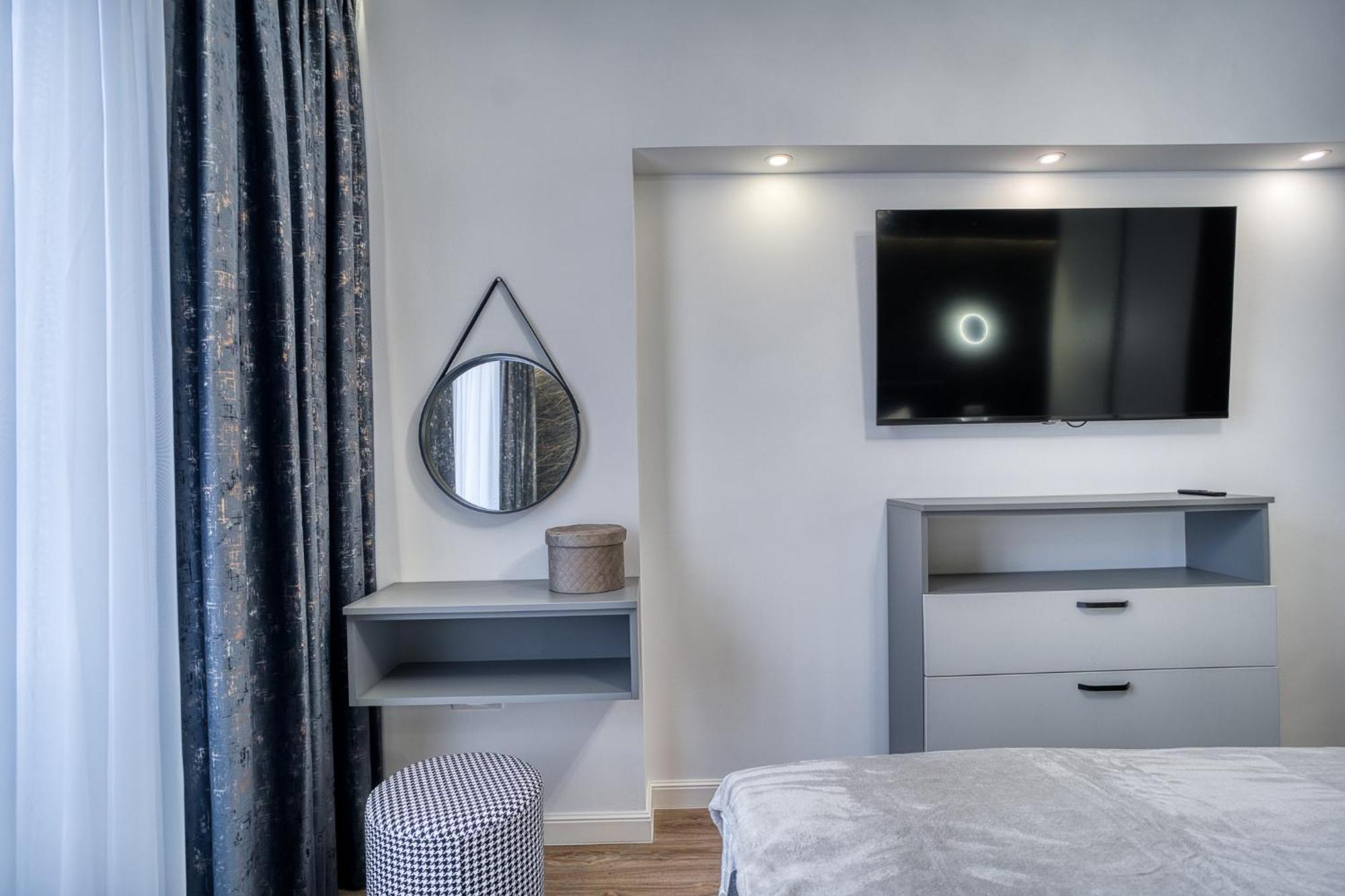 City Chic Retreat: Newly Renovated 1Br Apartment Bucureşti Ngoại thất bức ảnh