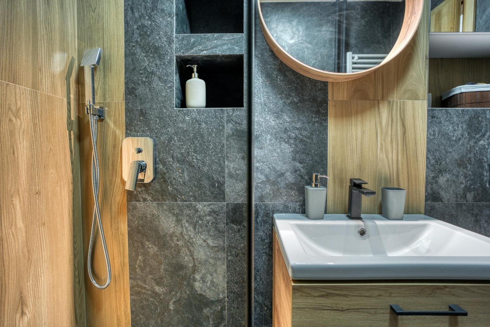 City Chic Retreat: Newly Renovated 1Br Apartment Bucureşti Ngoại thất bức ảnh